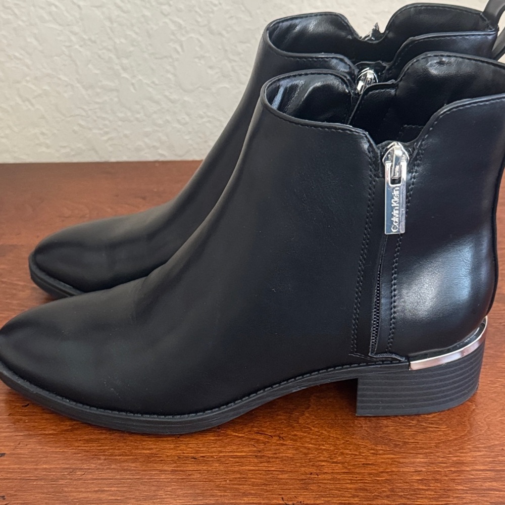 Calvin Klein Women's Black Leather Ankle Boots Size 7.5 M EUC - Picture 9 of 15